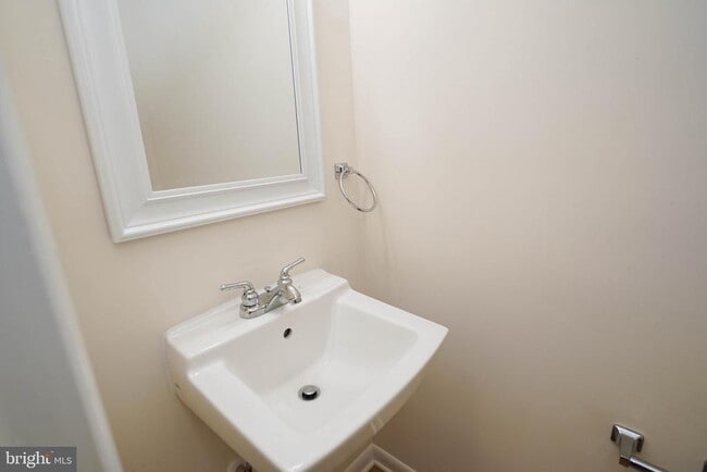 Building Photo - 734 Hemlock St