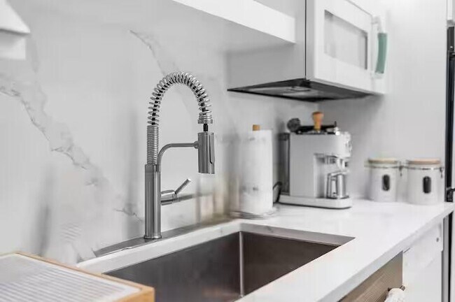 Building Photo - 2780 NE 16th St