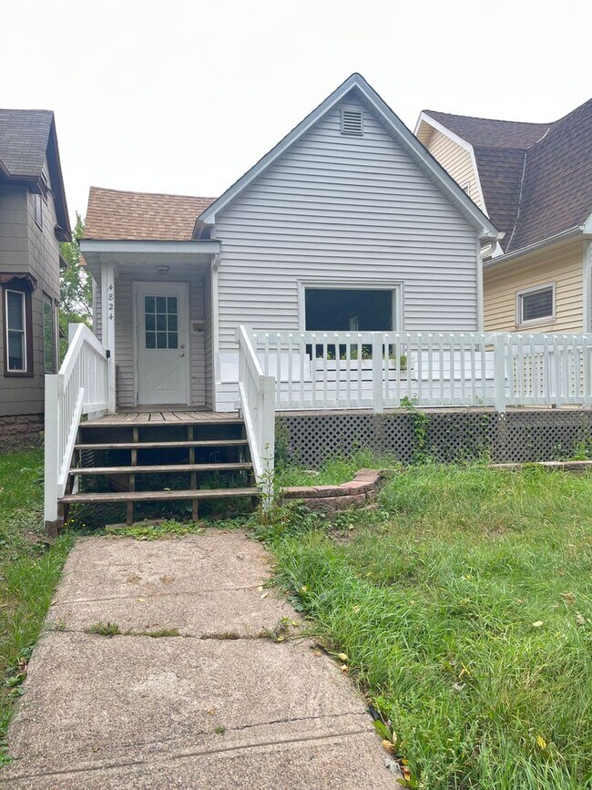 Building Photo - AVAILABLE March 1st!  - 1 BED 1 BATH Single Family Home!