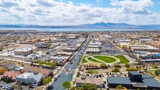 Building Photo - Furnished, Short term or long term Condo with community Pool