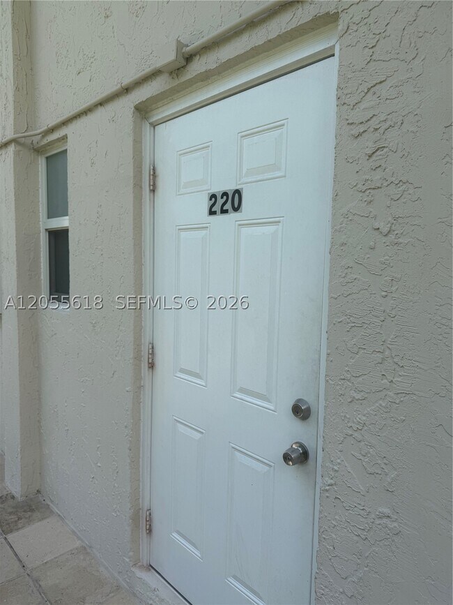 Building Photo - 6709 N Kendall Dr