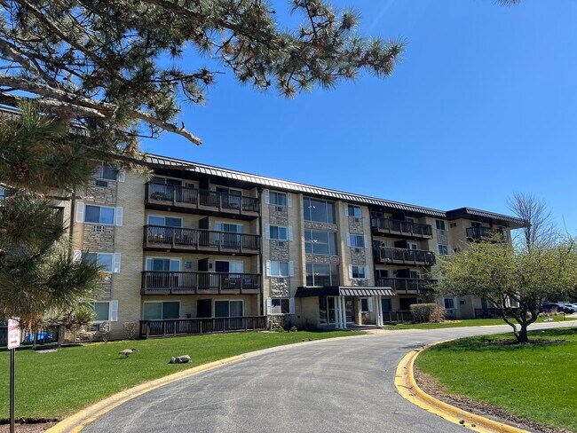 Building Photo - 2218 S Goebbert Rd