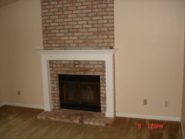 Building Photo - 626 Kinglet St