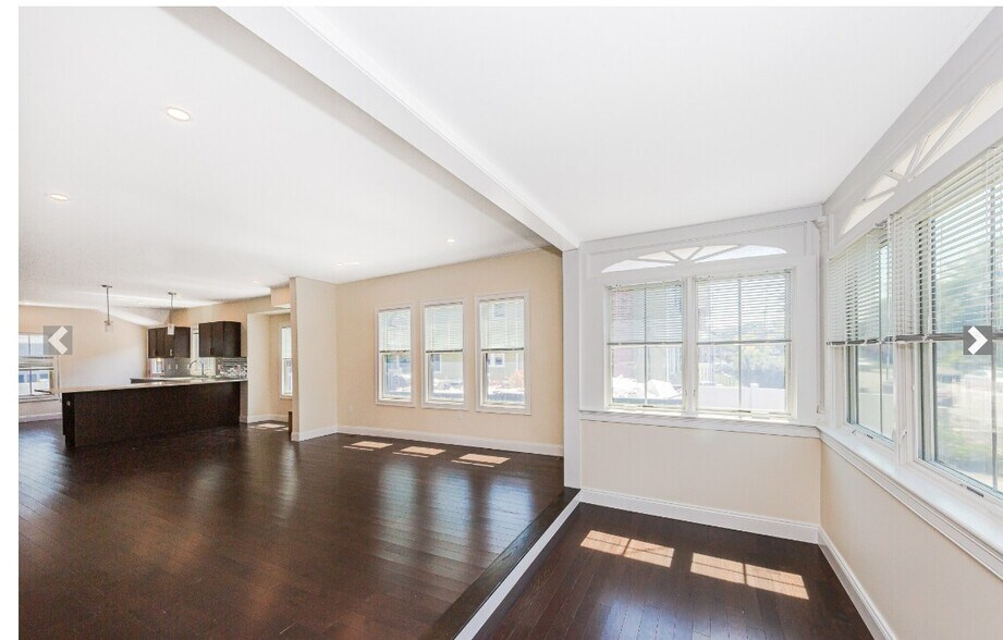 Primary Photo - 120 Jerome St