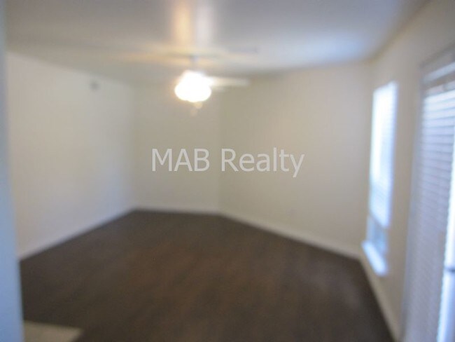 Building Photo - 9829 Walnut