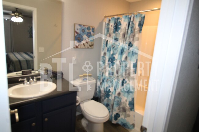 Building Photo - Beautiful Furnished 3 Bedroom Condo!