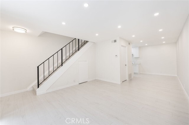 Building Photo - 333 Riverdale Dr