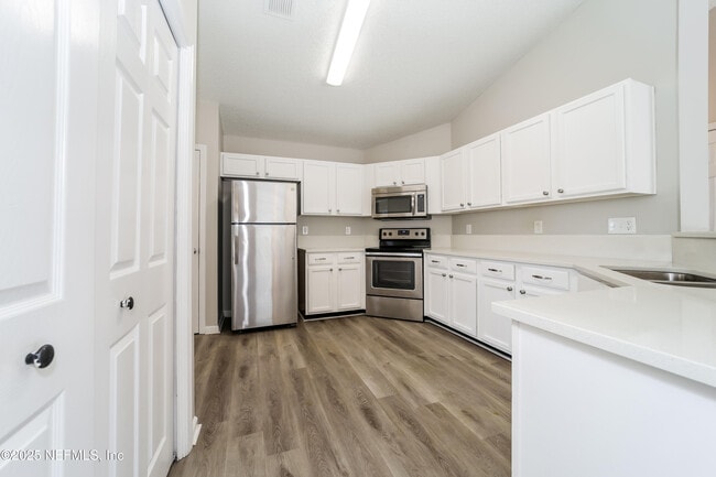 Building Photo - 1620 Dartmouth Dr
