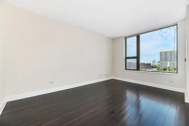 Building Photo - 501 N Clinton St