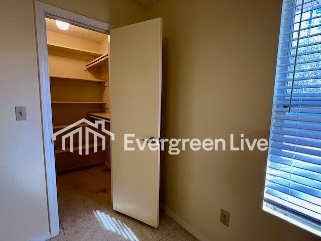 Building Photo - 121 Pembroke Ct