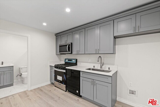 Building Photo - 18352 Domino St