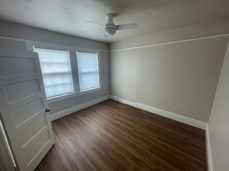 Building Photo - 1127 Elgin St