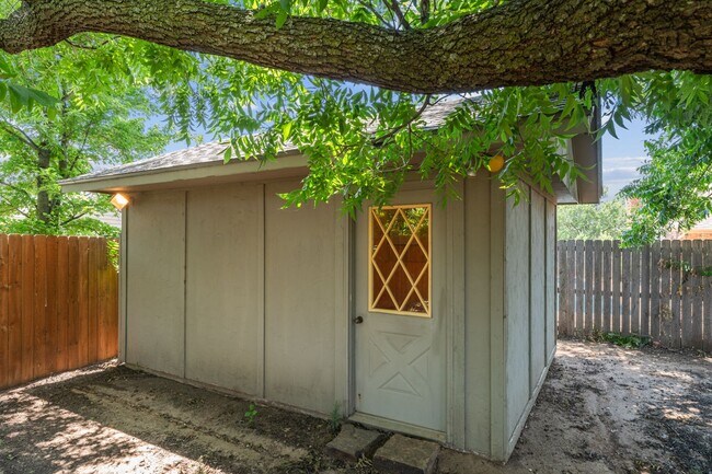 Building Photo - Well-Kept Home in Crosby Park Estates