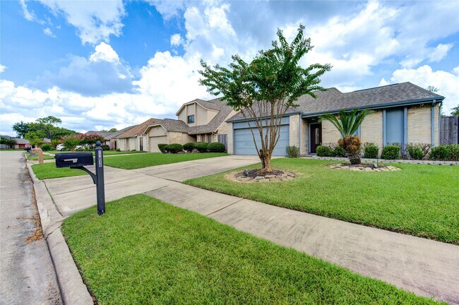 Building Photo - 11830 Oak Meadow Dr