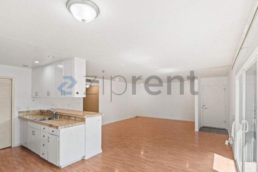 Building Photo - 9085 Alcosta Blvd