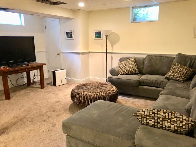 Building Photo - 10 Deer Path