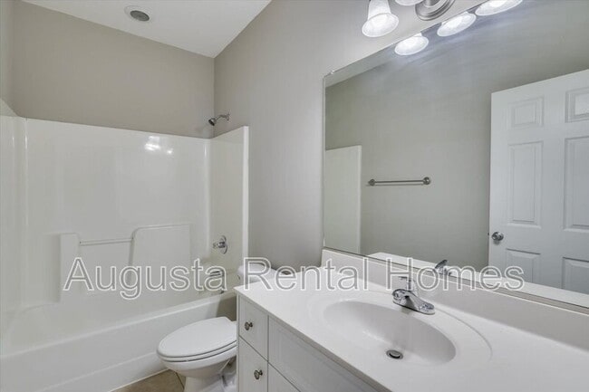 Building Photo - 719 Bonnie Oaks Ln