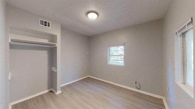 Building Photo - 4000 Margaret St