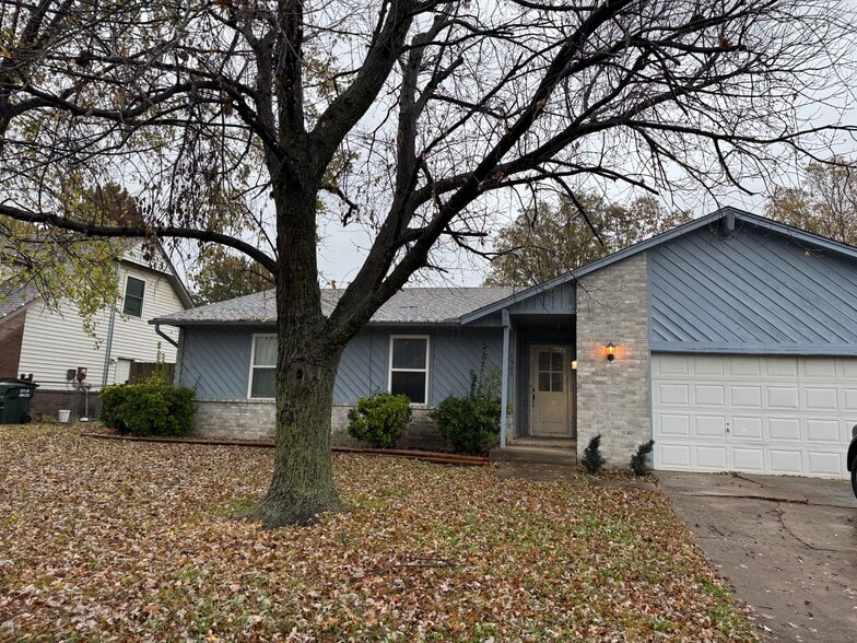 Primary Photo - 7903 N 122nd East Ave