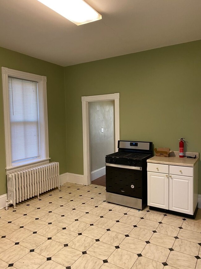 Building Photo - Large Victorian House in Lancaster City wi...