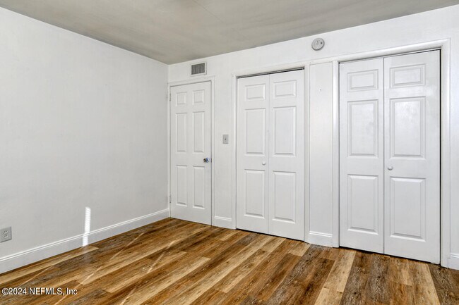 Building Photo - 1265 W 26th St
