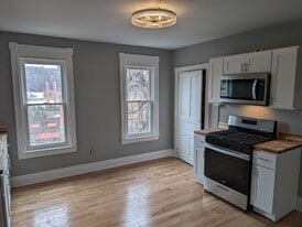 Building Photo - 313 Walnut St