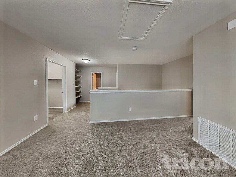 Building Photo - 6546 Benwood Crest