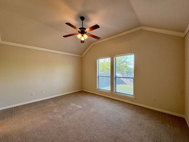 Building Photo - Duplex