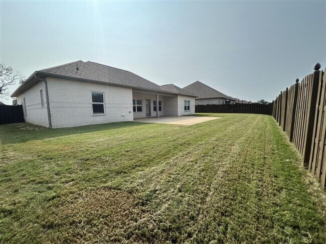 Building Photo - 136 Rosemary Ayers Dr