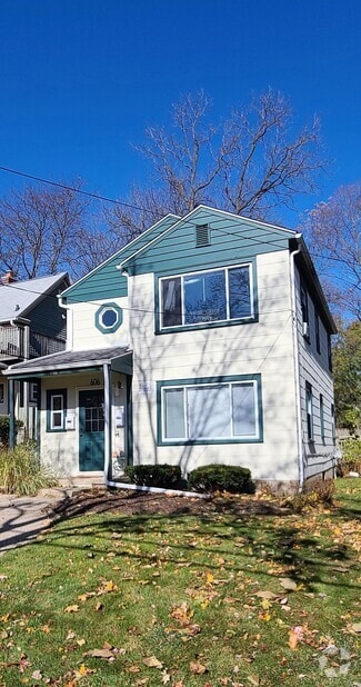 Building Photo - 606 W Summit St
