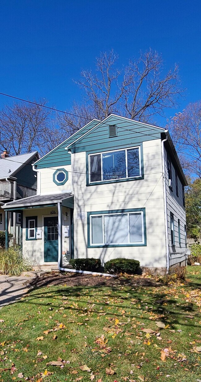 Primary Photo - 606 W Summit St