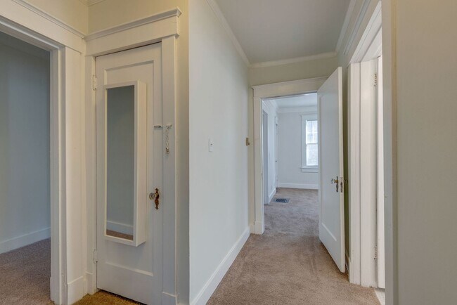 Building Photo - Charming 3-Bedroom Gem in the Heart of Sylvan Park
