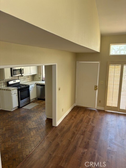 Building Photo - 25900 Oak St