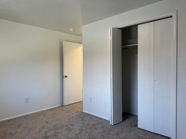 Building Photo - 903 Sunny Ln