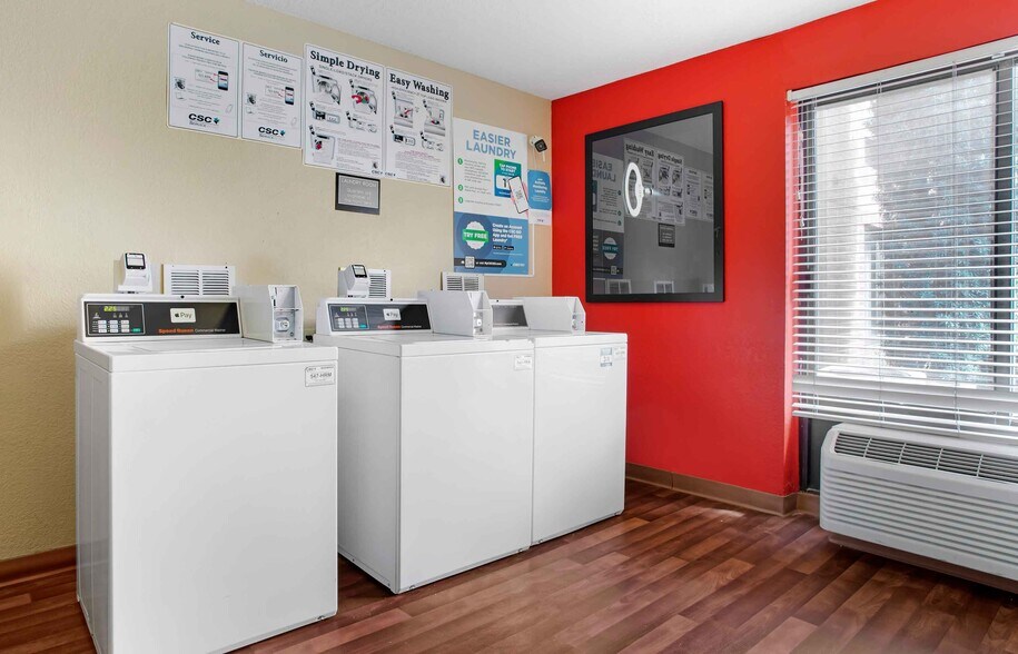 Building Photo - Furnished Studio-Houston Northwest - Hwy. 290 Hollister