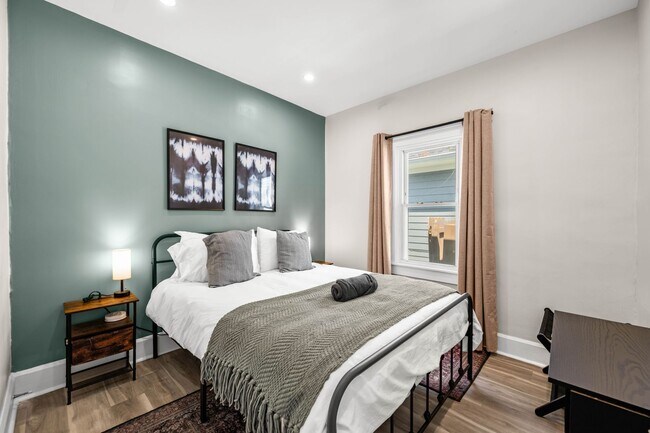 Building Photo - 1215 N Warman Ave