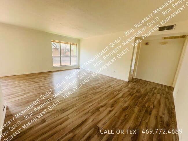 Primary Photo - 10552 High Hollows Dr