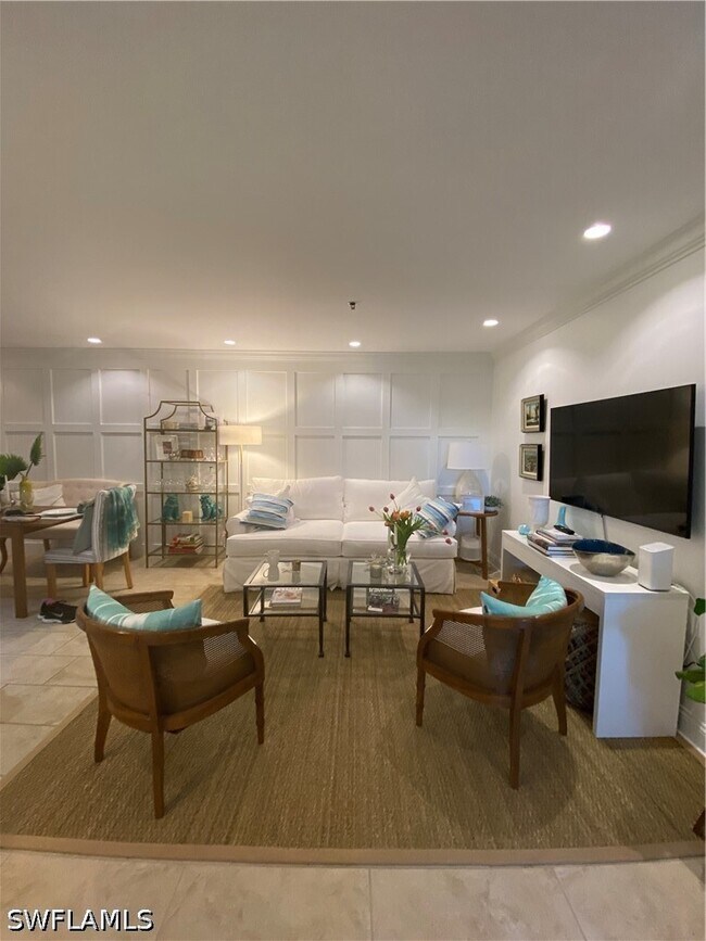 Building Photo - 800 S Golf Dr