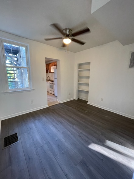 Building Photo - 215 9th St