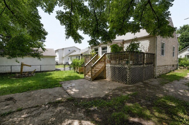 Building Photo - 636 Golfview Dr