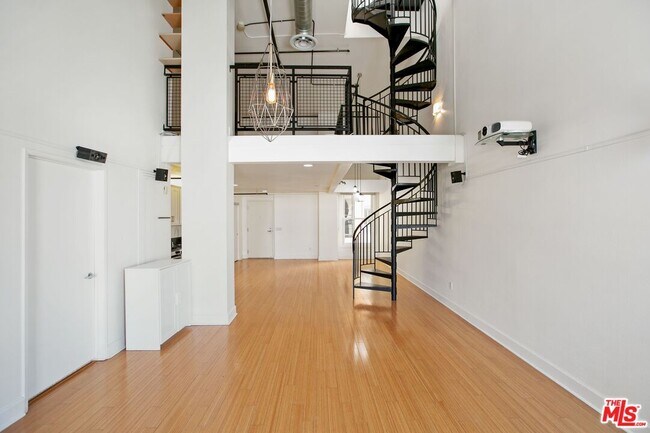 Building Photo - 253 S Broadway