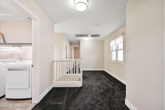 Building Photo - 3853 E Sabra Ln