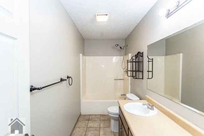 Building Photo - 105 Shara Dr