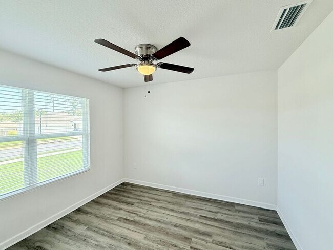 Building Photo - 5970 Smarty Jones Wy