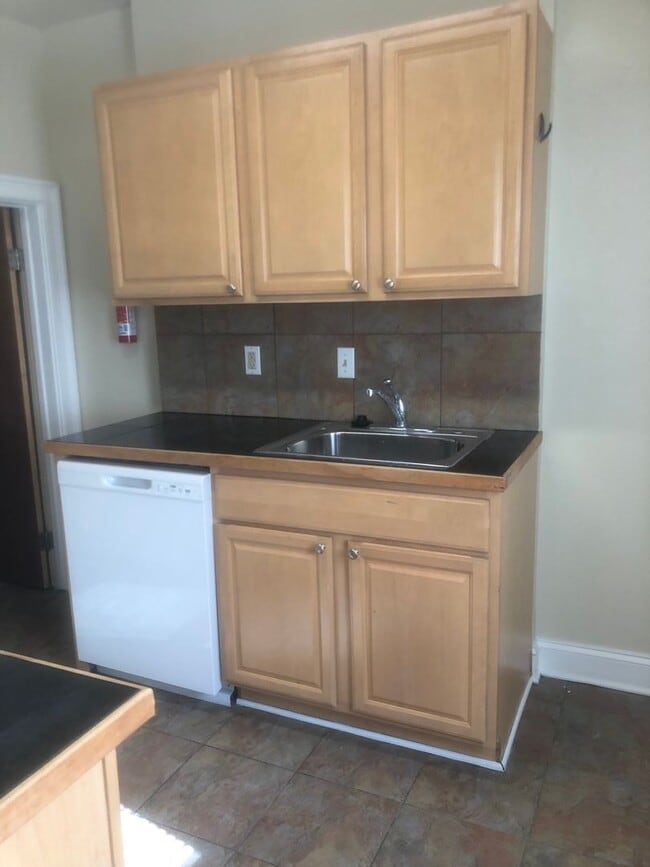 Building Photo - 234 N Summit St