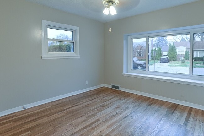 Building Photo - Charming Single Family in Camp Hill