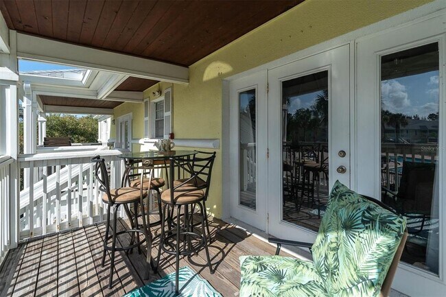 Building Photo - 102 Pompano Dr SE