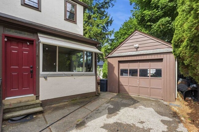 Building Photo - 10 N Elk Ave