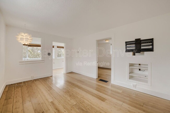 Building Photo - 4870 Beach Ct