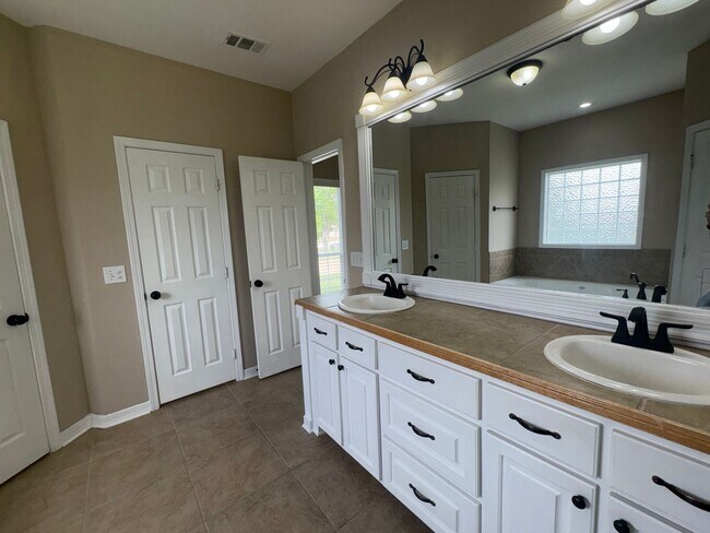 Building Photo - For Rent in Brandon School District!